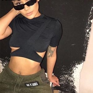 Fashion crop top 🌘